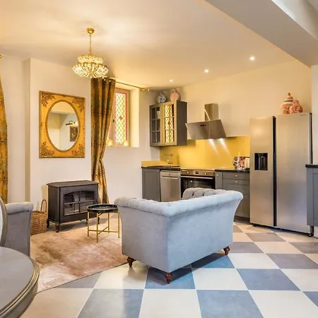 Hameau Du Château De Giverzac, Luxueuses