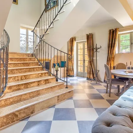 וילה Hameau Du Chateau De Giverzac, Luxueuses *